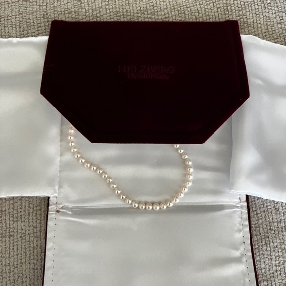 18” White Pearl Necklace - Picture 3 of 11